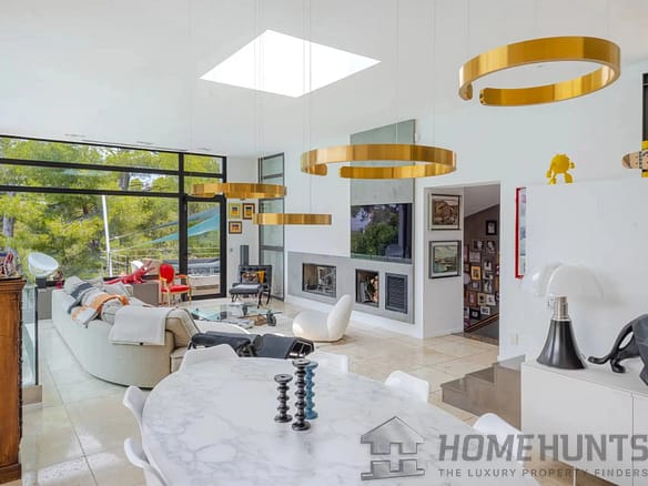 4 Bedroom Villa/House in Marseille 3