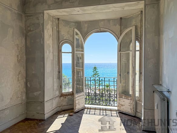 3 Bedroom Apartment in Nice 5