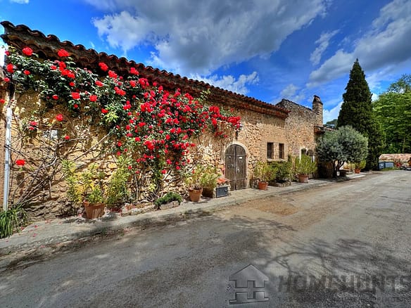 2 Bedroom Villa/House in Entrecasteaux 2