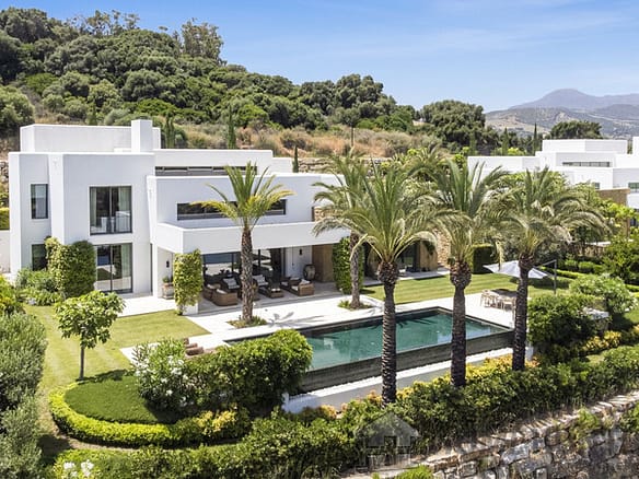 Villa/House For Sale in Casares 16
