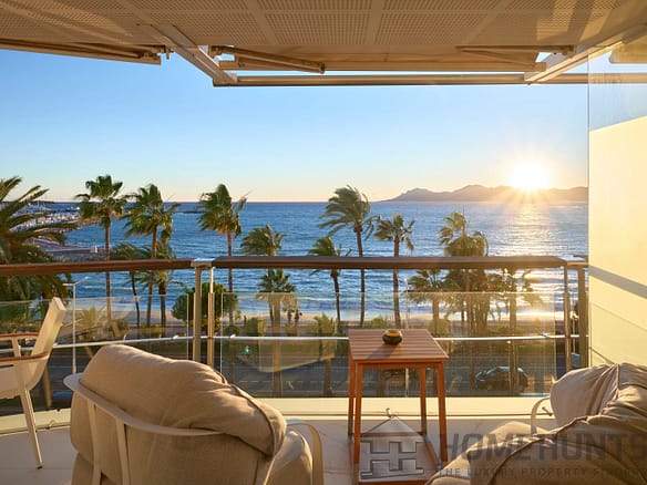 2 Bedroom Apartment in Cannes 5