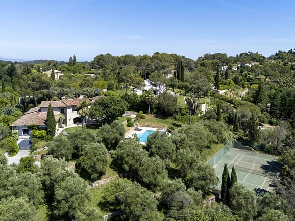 Villa/House For Sale in Mouans Sartoux 3