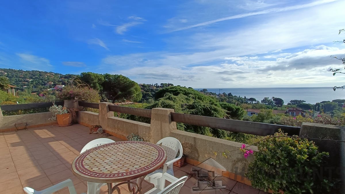 Villa/House For Sale in Le Lavandou HH15287502