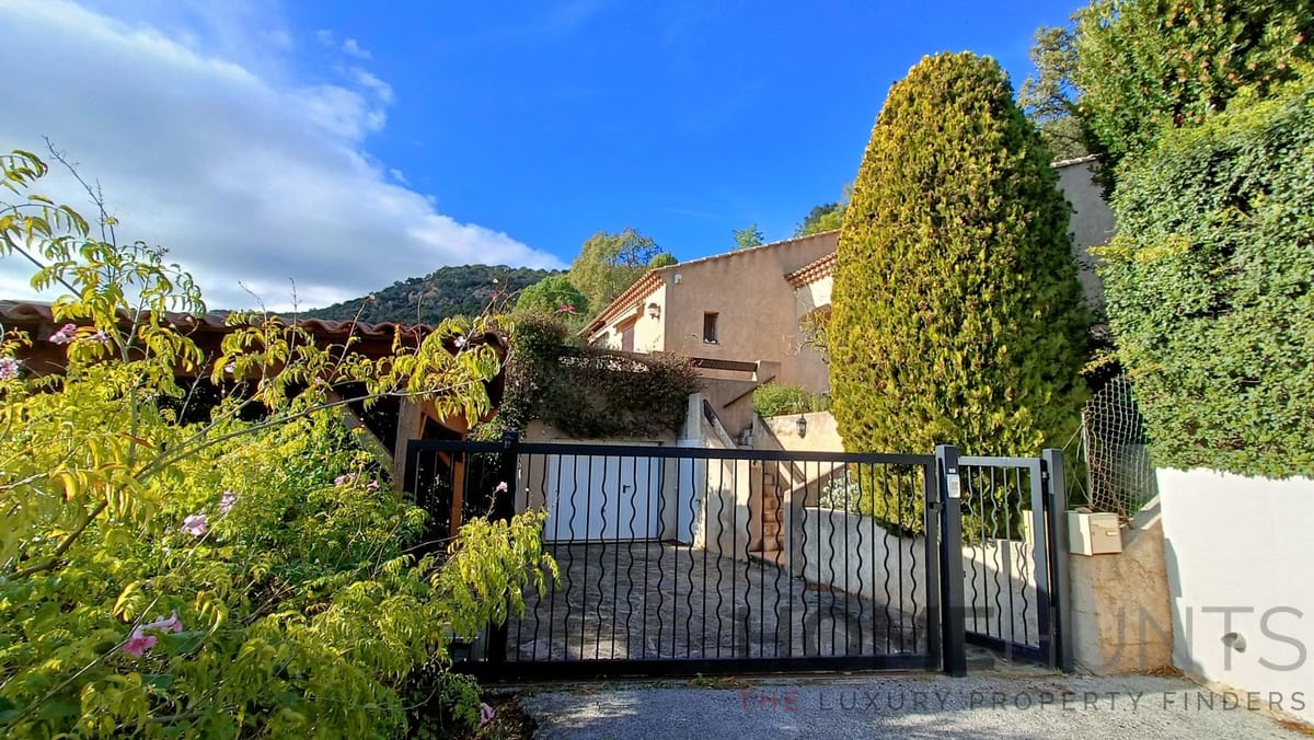 Villa/House For Sale in Le Lavandou HH15287502