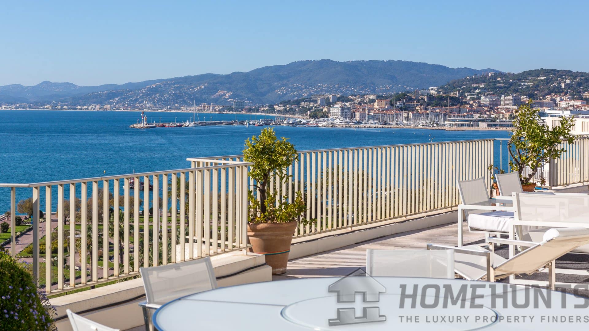 2 Bedroom Apartment in Cannes 7