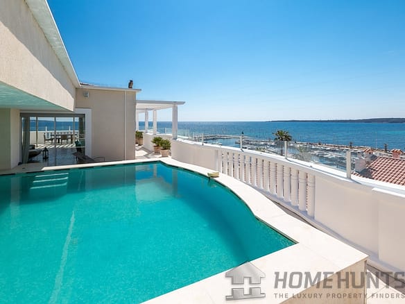 5 Bedroom Apartment in Cannes 6
