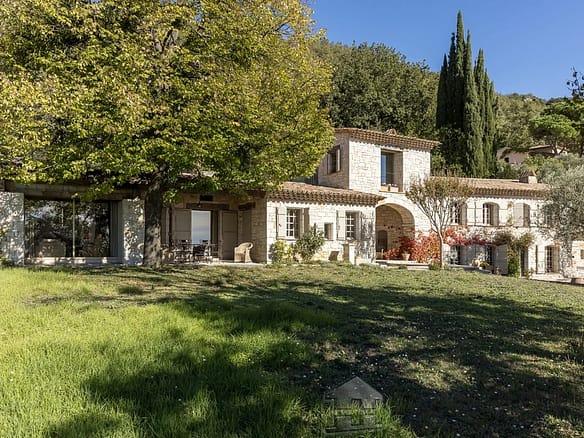 5 Bedroom Villa/House in Chateauneuf Grasse 12