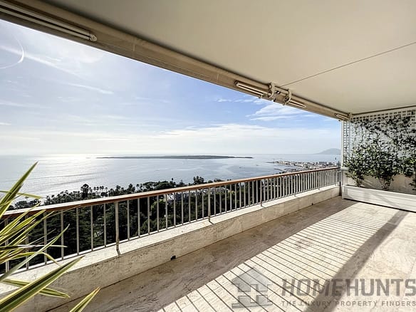 2 Bedroom Apartment in Cannes 8