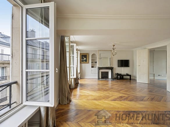 2 Bedroom Apartment in Paris 8th (Golden Triangle - Parc Monceau) 26