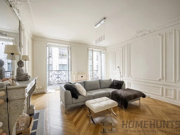 2 Bedroom Apartment in Paris 8th (Golden Triangle - Parc Monceau) 30