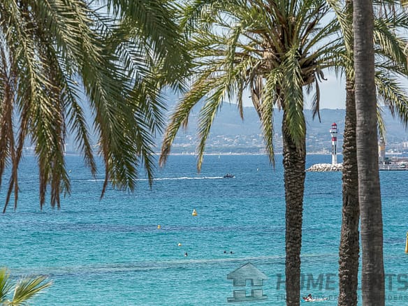 3 Bedroom Apartment in Cannes 30