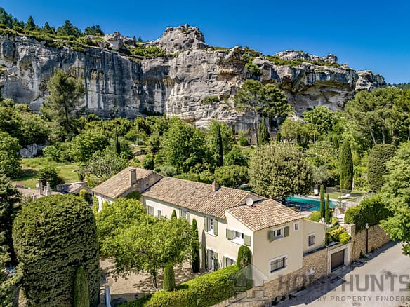 4 Bedroom Villa/House in Les Baux De Provence 32