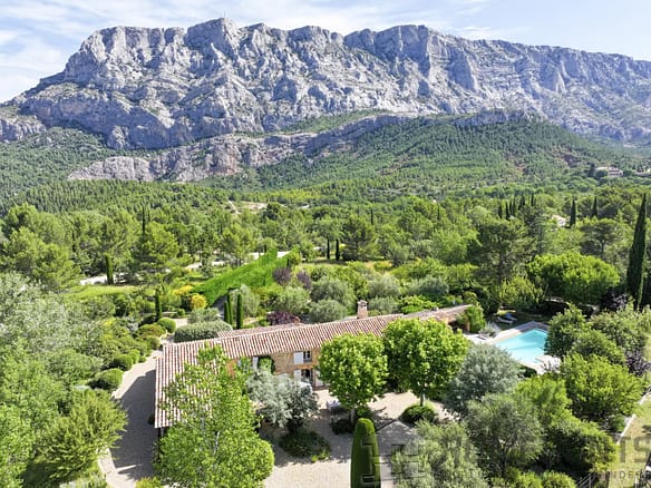 4 Bedroom Villa/House in Aix En Provence 2