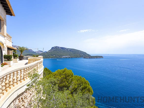 Villa/House For Sale in Formentor 6