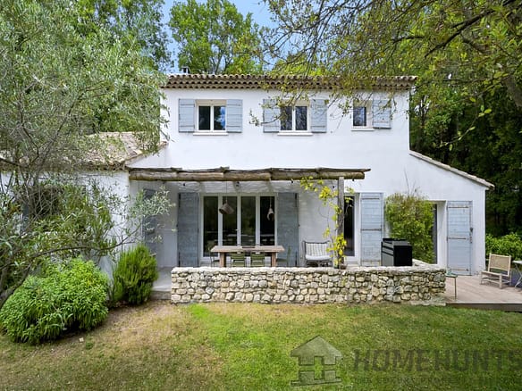 Villa/House For Sale in Aix En Provence 2