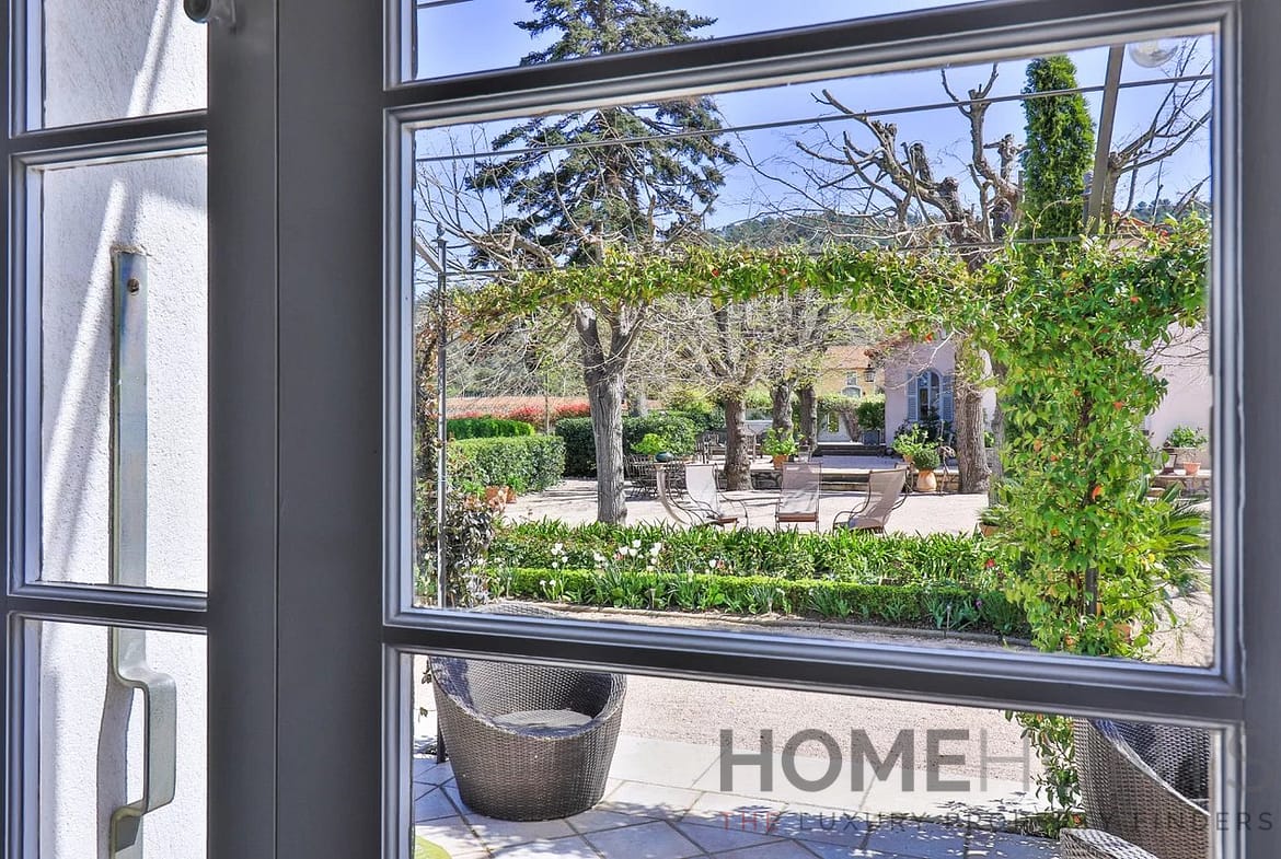 Villa/House For Sale in Toulon HH15027884