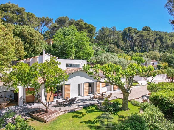 4 Bedroom Villa/House in Aix En Provence 12