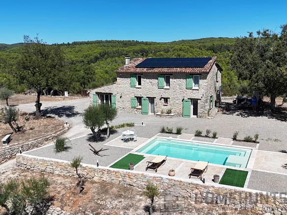5 Bedroom Vineyard in Entrecasteaux 5