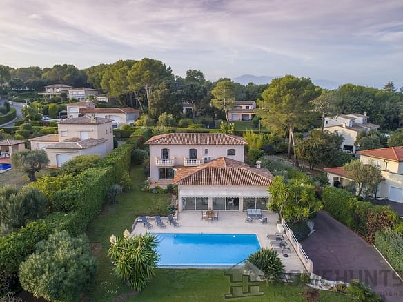 Villa/House For Sale in Antibes 27