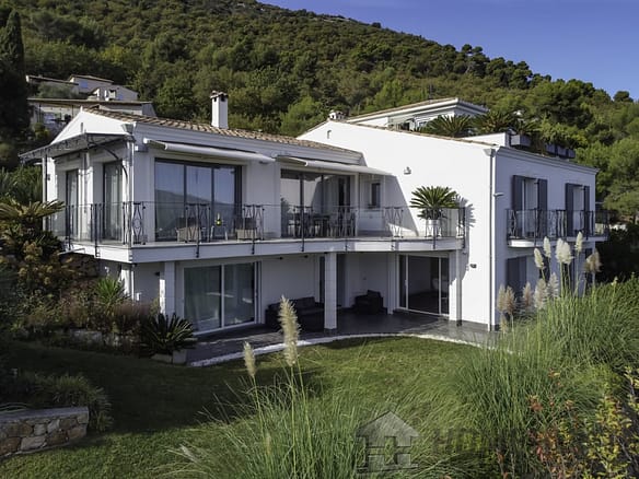 Villa/House For Sale in Gattieres 7
