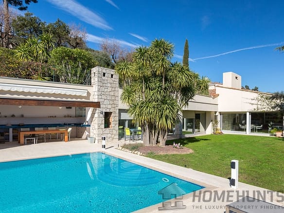 Villa/House For Sale in Biot 11