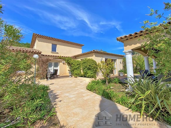 Villa/House For Sale in Grimaud 15