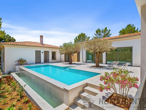 Villa/House For Sale in Sol De Mallorca 13