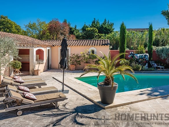 Villa/House For Sale in St Remy De Provence 15