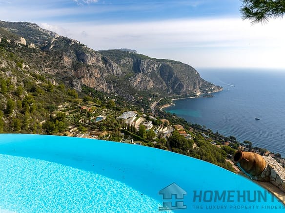 Villa/House For Sale in Eze 23