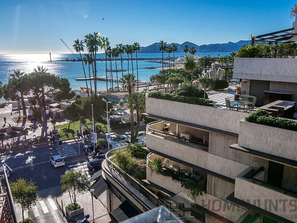 Apartment For Sale in Cannes 25