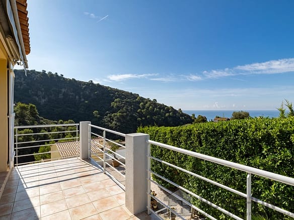 Villa/House For Sale in Eze 2