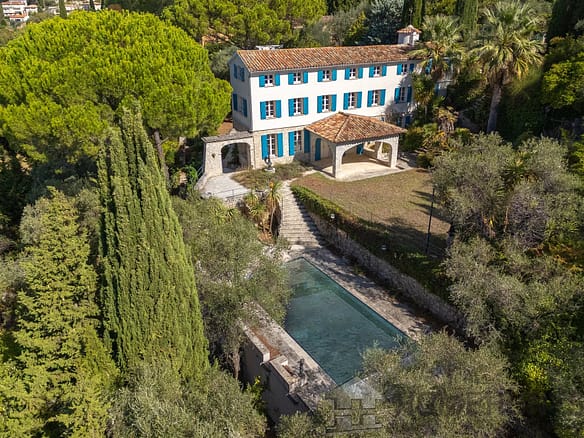 5 Bedroom Villa/House in Grasse 3