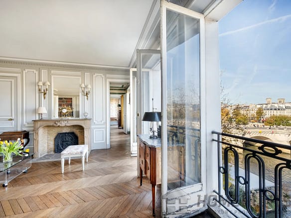2 Bedroom Apartment in Paris 1st (Louvre – Vendôme) 32
