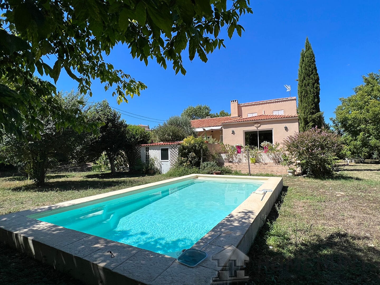 Villa/House For Sale in Luynes 3