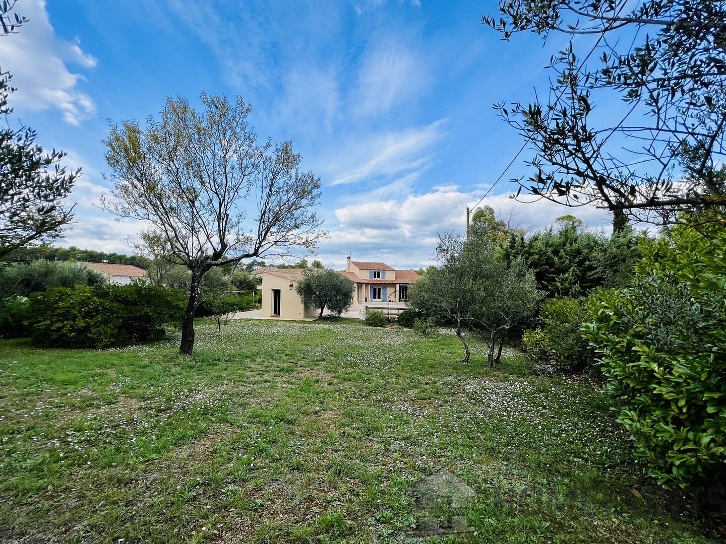 Villa/House For Sale in Le Val 3