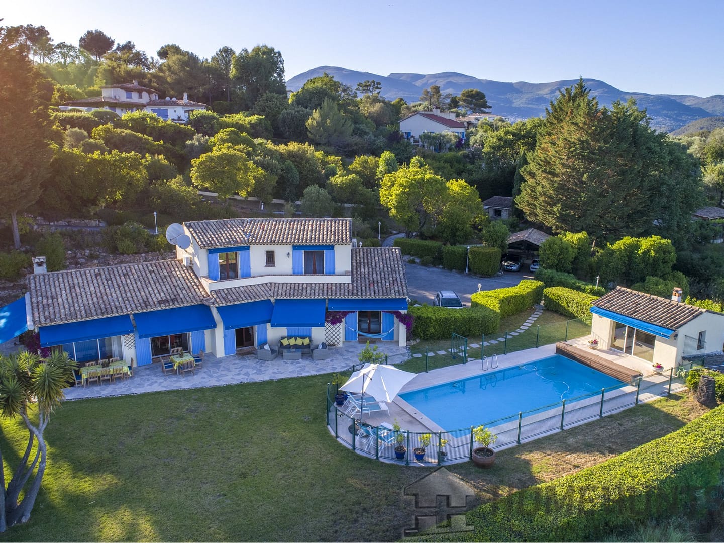 Villa/House For Sale in Roquefort Les Pins 13