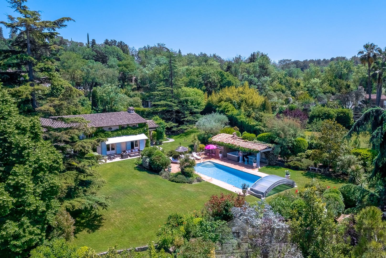 Villa/House For Sale in Chateauneuf Grasse 19