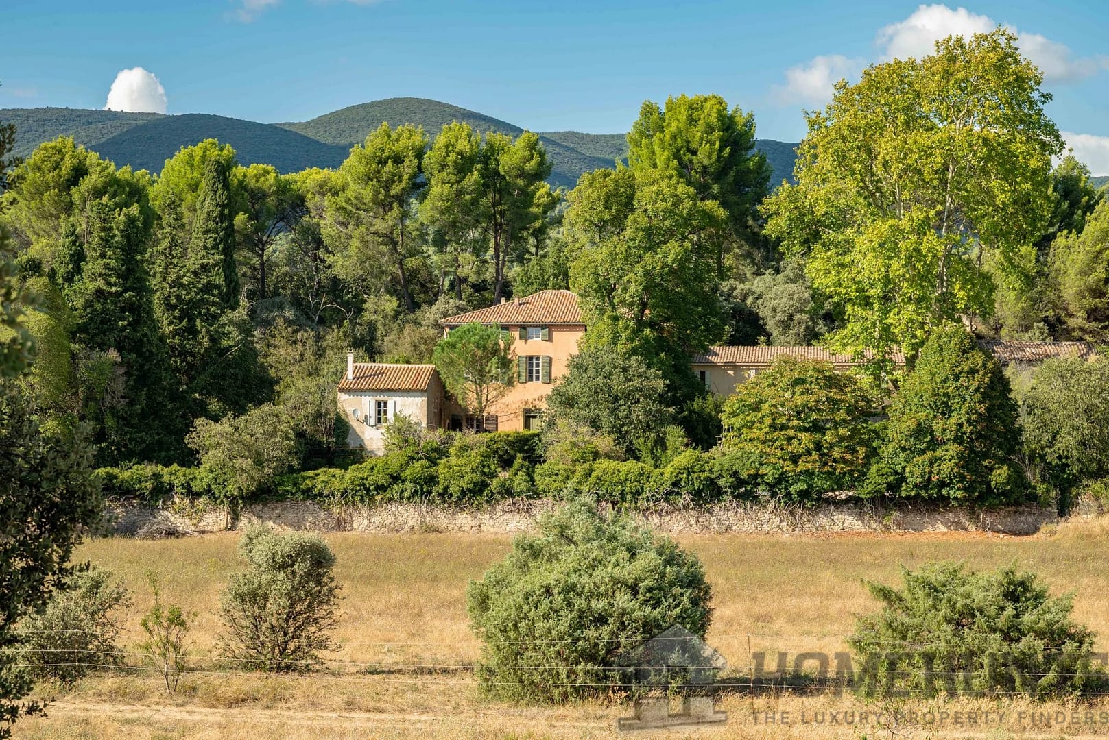 Villa/House For Sale in Vaugines 3