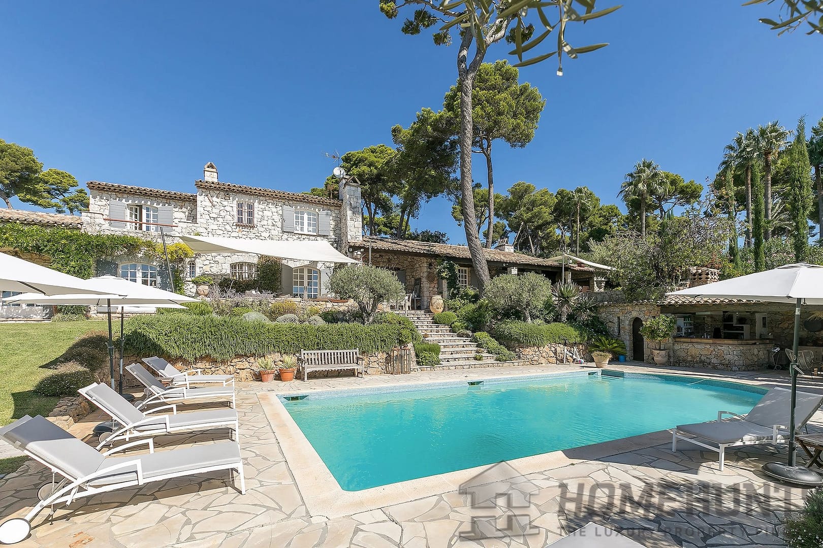 Villa/House For Sale in Antibes 16