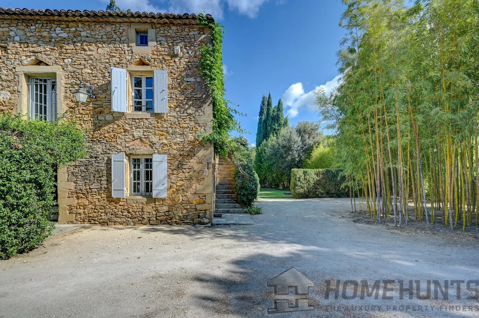 Villa/House For Sale in Uzes 2
