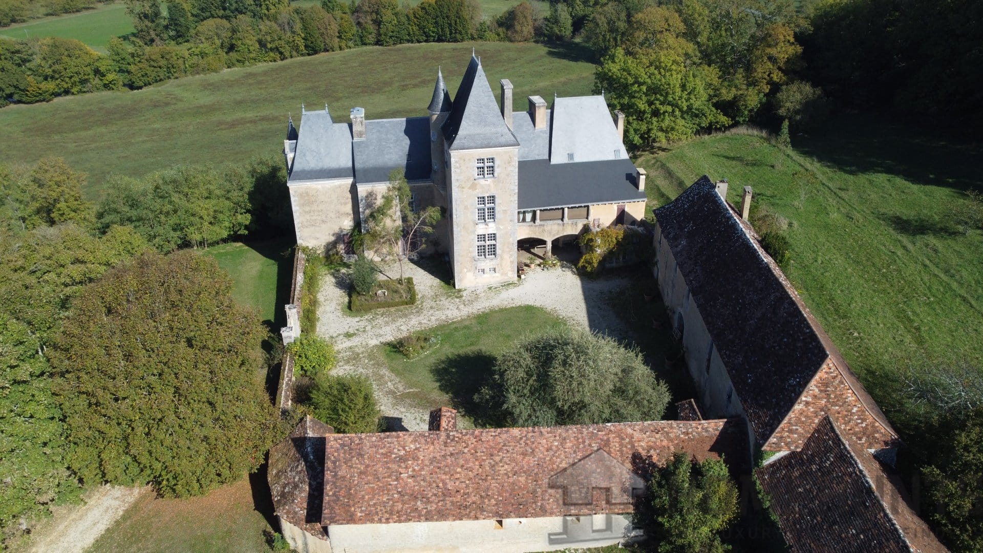 Castle/Estates For Sale in Coulaures 3