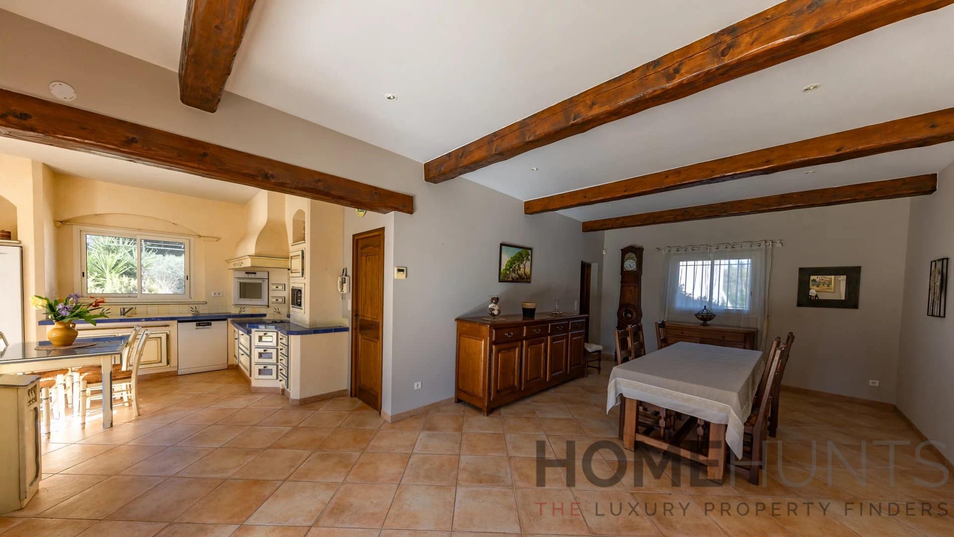 Villa/House For Sale in Maussane Les Alpilles HH15196801