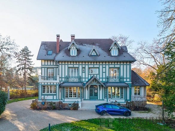 Villa/House For Sale in Le Vesinet 16
