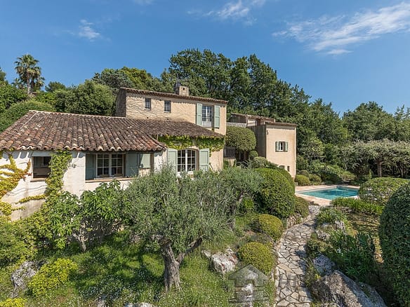 Villa/House For Sale in La Colle Sur Loup 13