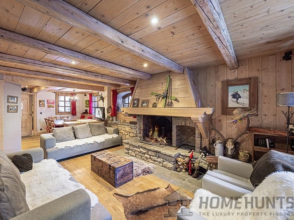 Chalet For Sale in Courchevel 11