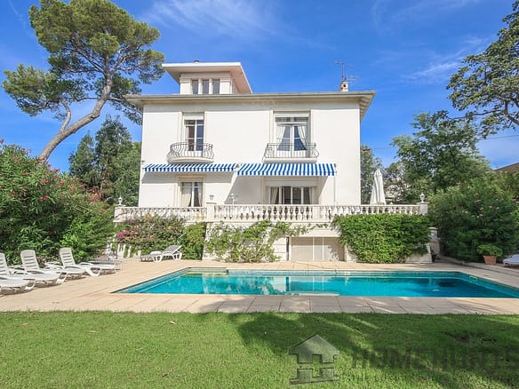 Villa/House For Sale in St Raphael 11