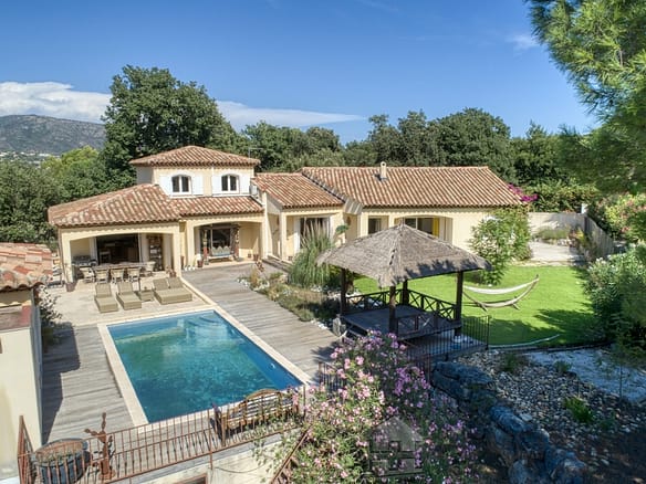 Villa/House For Sale in Bormes Les Mimosas 11