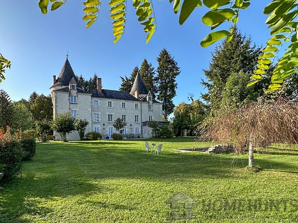 Castle/Estates For Sale in Thiviers 15