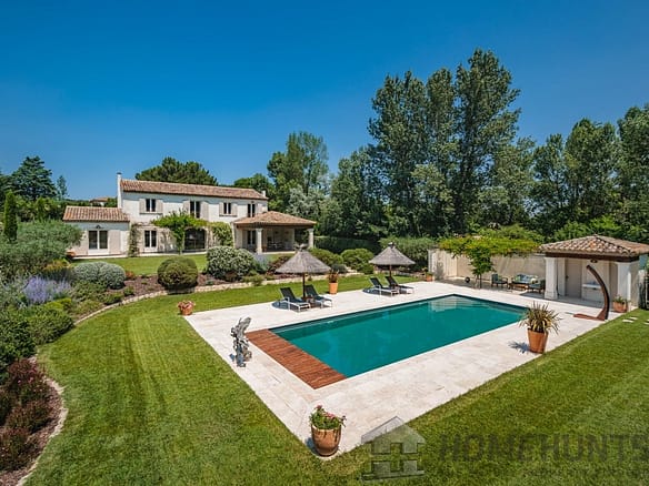 Villa/House For Sale in St Remy De Provence 13