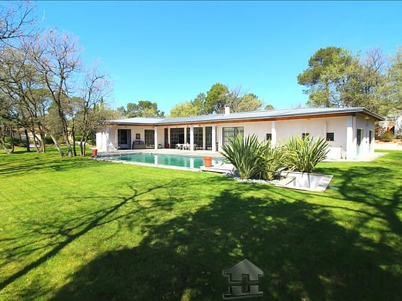 Villa/House For Sale in Flassans Sur Issole 15